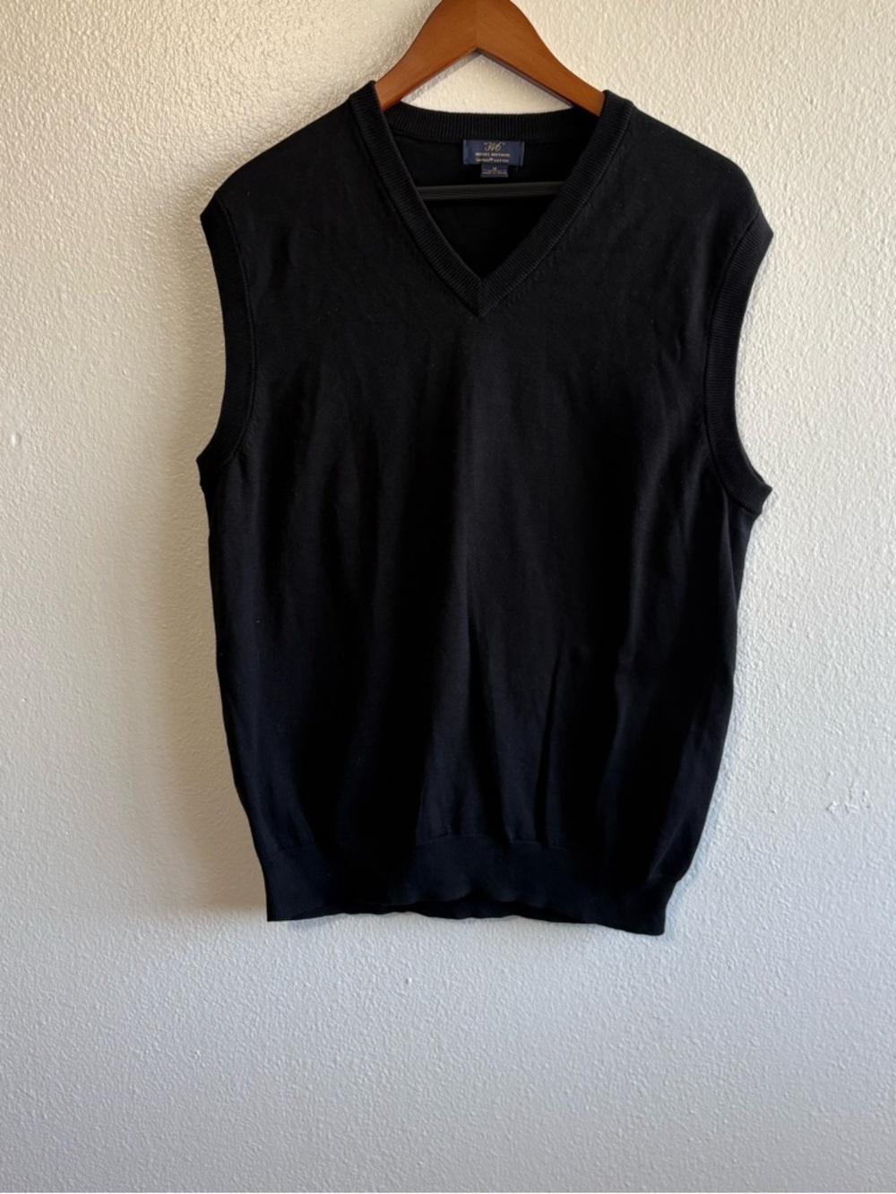 Brooks Brothers 346 Size Medium Black V Neck Sweater Vest Preppy Old Money